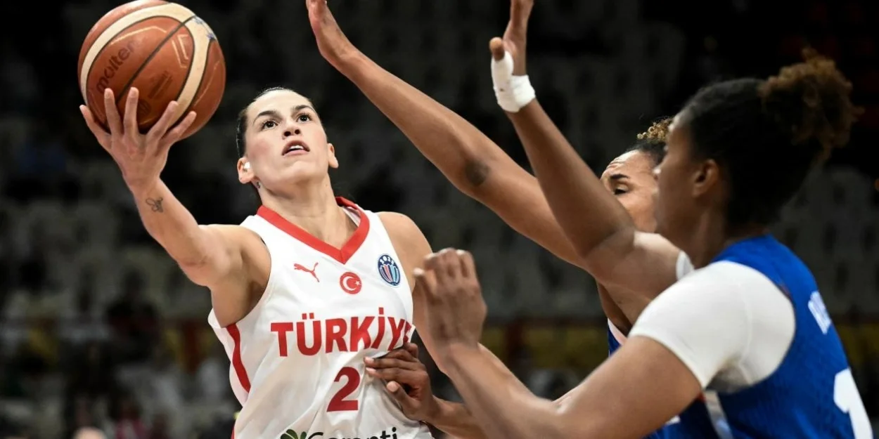 Kadınlar Dünya Kupası Elemelerinde İlk Düdük