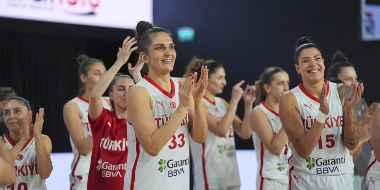 Potanın Perileri, Dünya Kupası yolunda Kanada karşısında