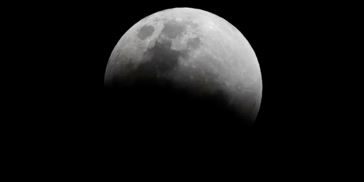 Ay’ın karanlık yüzünde demir oksidasyonu izi bulundu